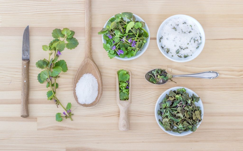 TENERE ORDINATA LA CUCINA CON CONTENITORI