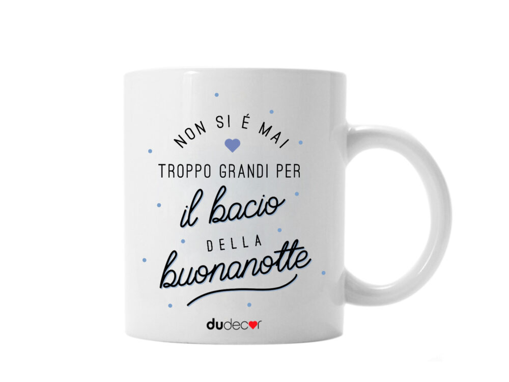 Tazza in ceramica con scritta “Non si è mai troppo grandi per il bacio della buonanotte”