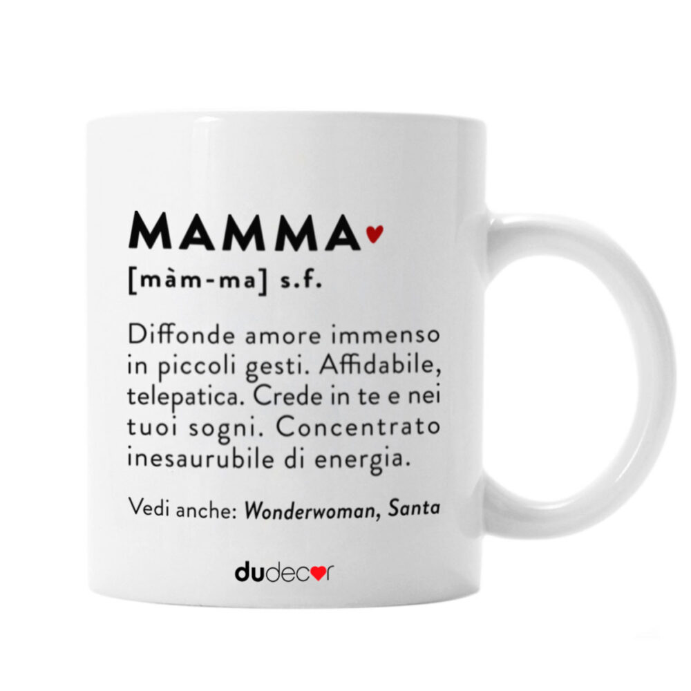 Tazza in ceramica bianca con scritta “Mamma” e definizione ironica, design minimal Dudecor.